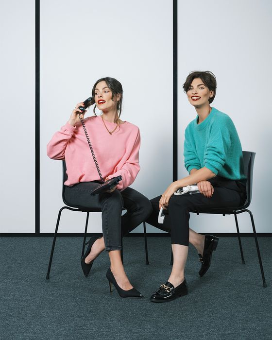 Question du jour : escarpins ou mocassins pour une journée au bureau ? 