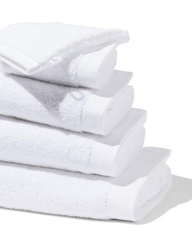 Serviettes de bain - hôtel extra doux blanc offre à 5,79€ sur Hema