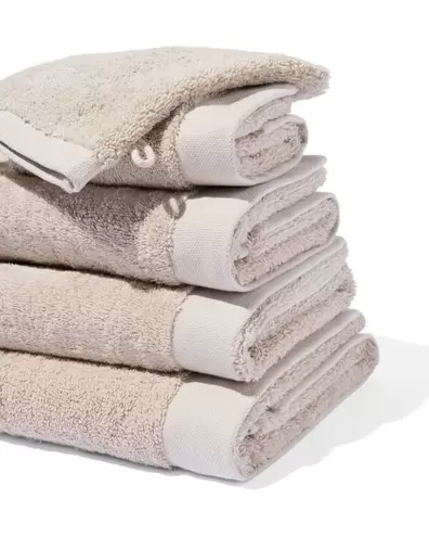 Serviettes de bain - hôtel extra doux sable offre à 4,26€ sur Hema