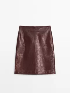 Jupe craquelée en cuir nappa offre à 199€ sur Massimo Dutti