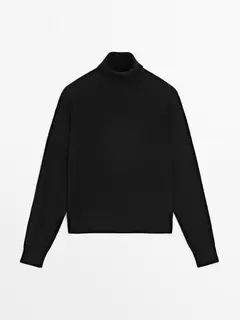 Wool blend turtleneck sweater offre à 59,95€ sur Massimo Dutti