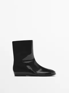 Bottines plates en cuir verni offre à 159€ sur Massimo Dutti