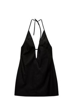 Robe courte noire à encolure américaine offre à 25,99€ sur Pull & Bear