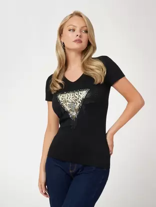 T-shirt logo triangulaire animalier offre à 22,5€ sur Guess