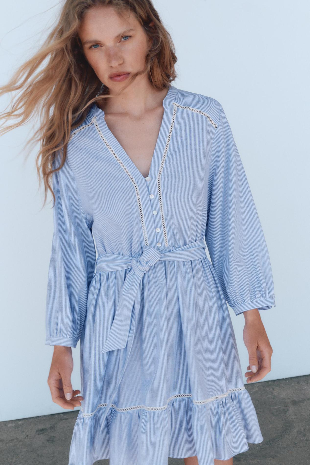 ROBE COURTE À RAYURES ET ENTRE-DEUX offre à 39,95€ sur Zara