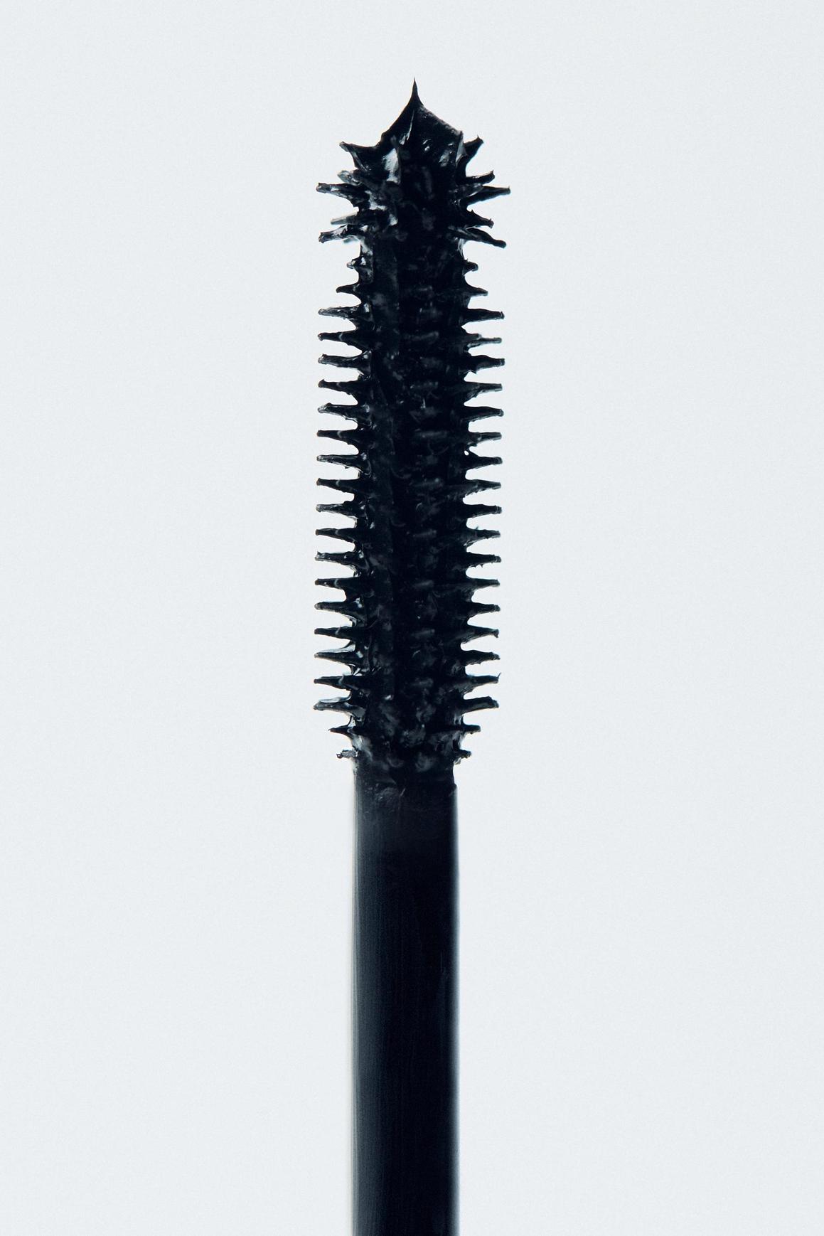 MASCARA TUBING NOIR - USAGE FACILE AU QUOTIDIEN offre à 12,95€ sur Zara