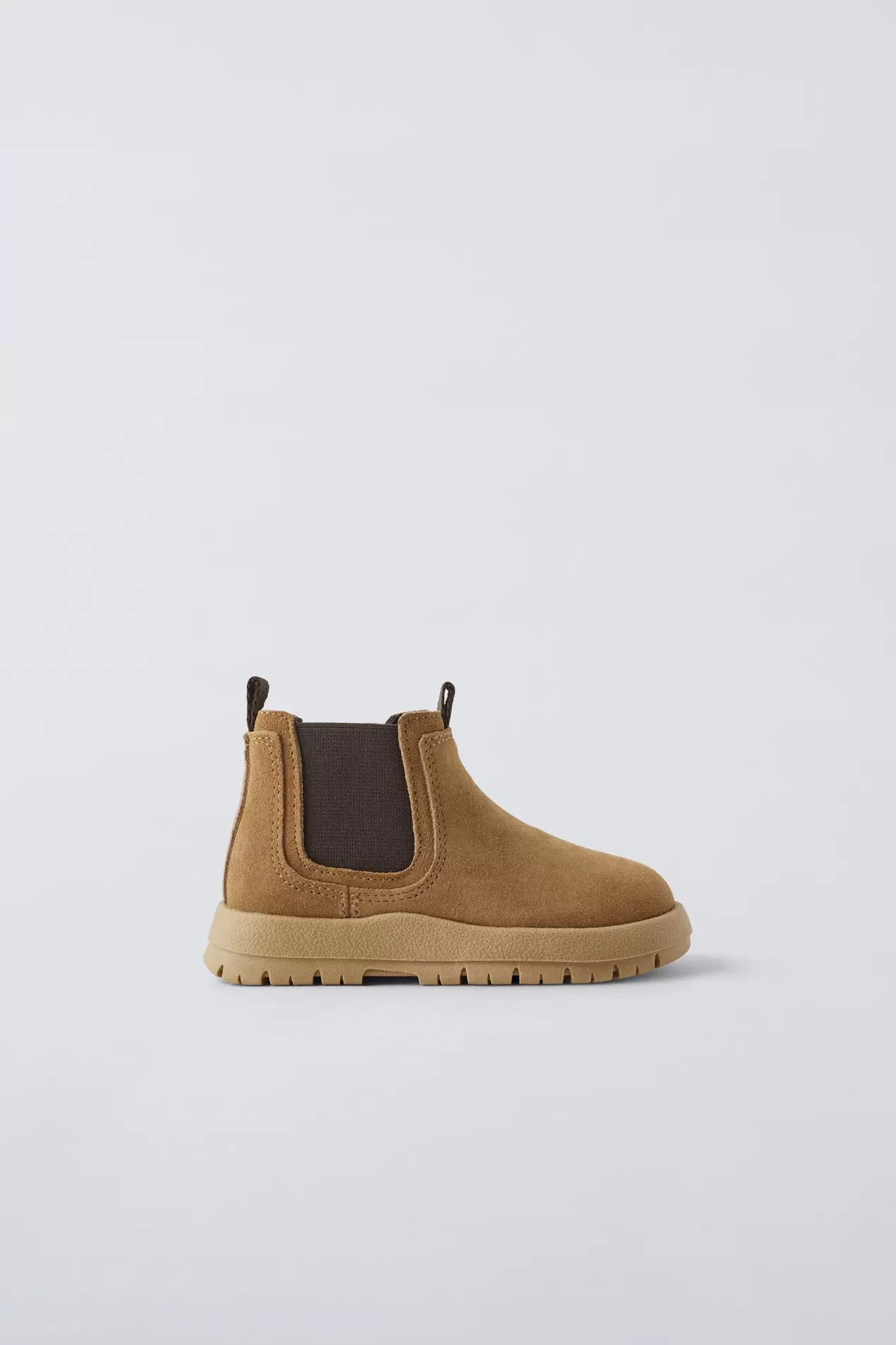 BOTTES ÉLASTIQUES EN CUIR offre à 35,95€ sur Zara