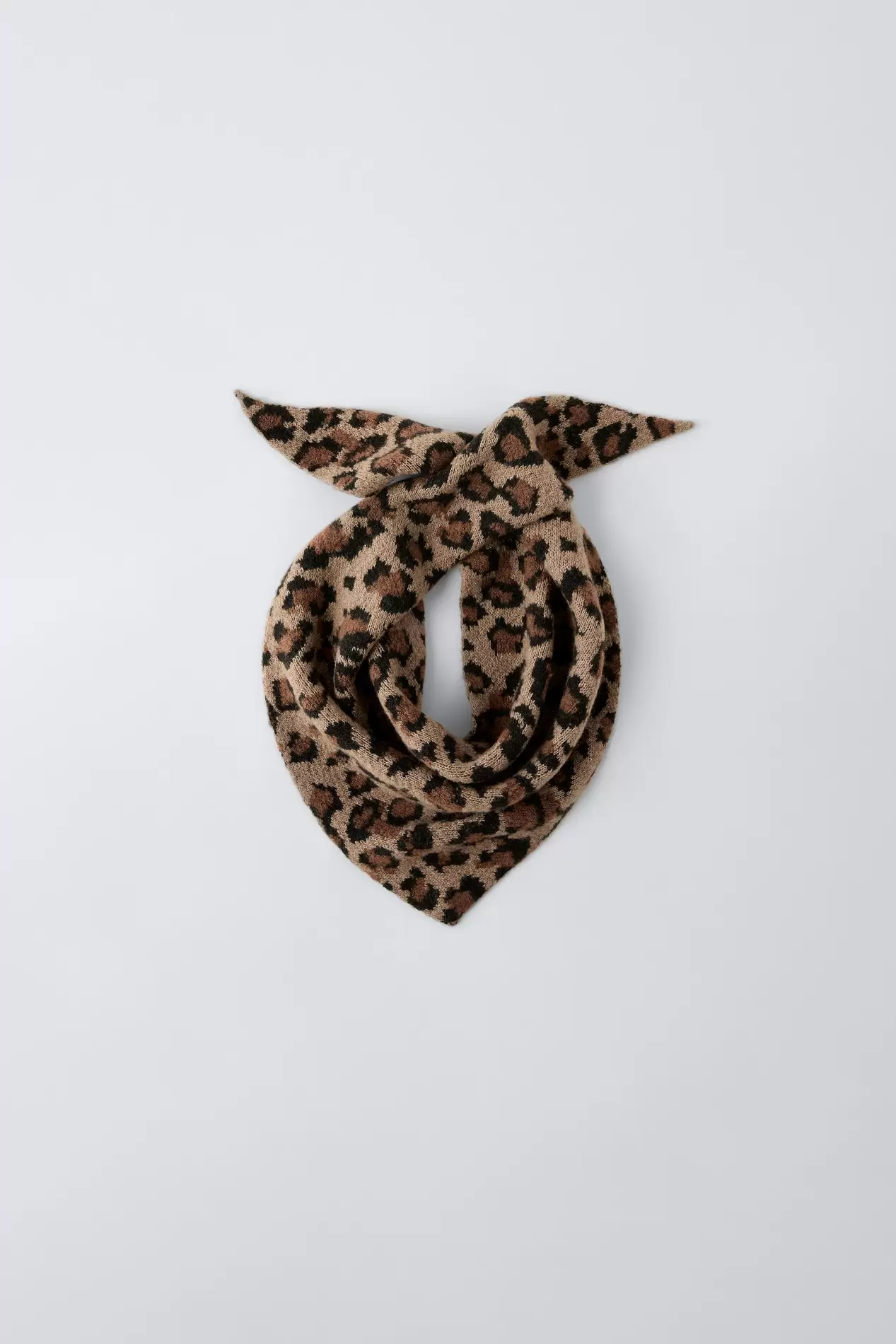 FOULARD EN MAILLE ANIMAL PRINT offre à 12,95€ sur Zara