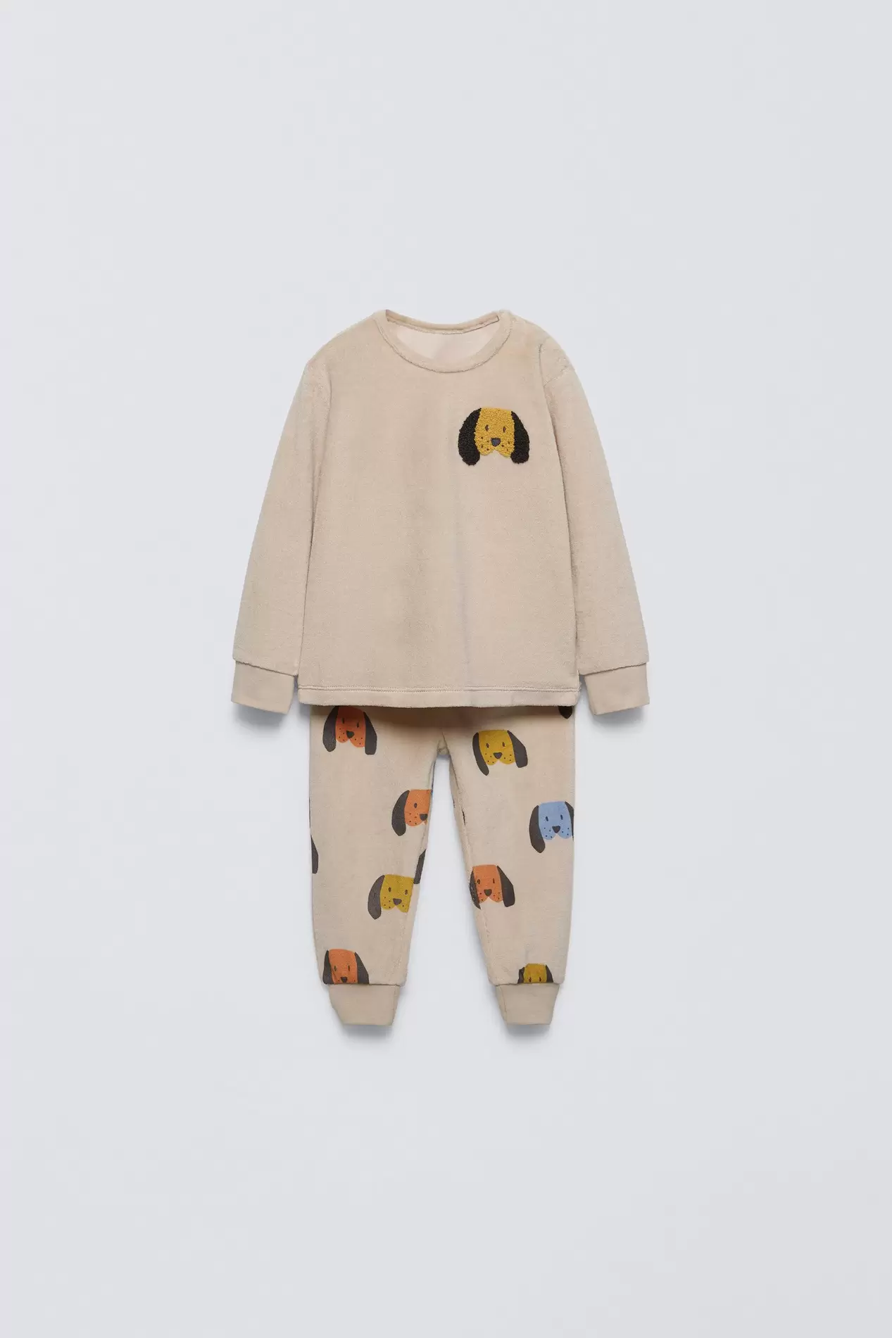 2-6 ANS/ PYJAMA VELOURS CHIENS offre à 12,95€ sur Zara