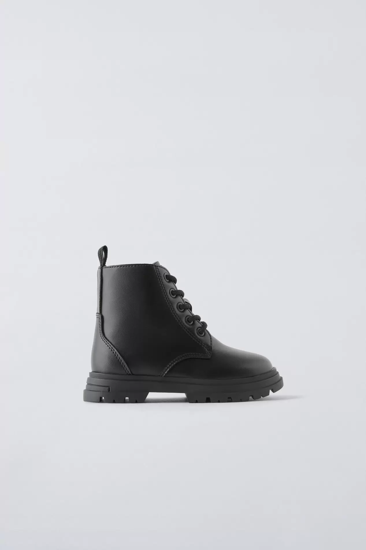 BOTTES À LACETS offre à 29,95€ sur Zara