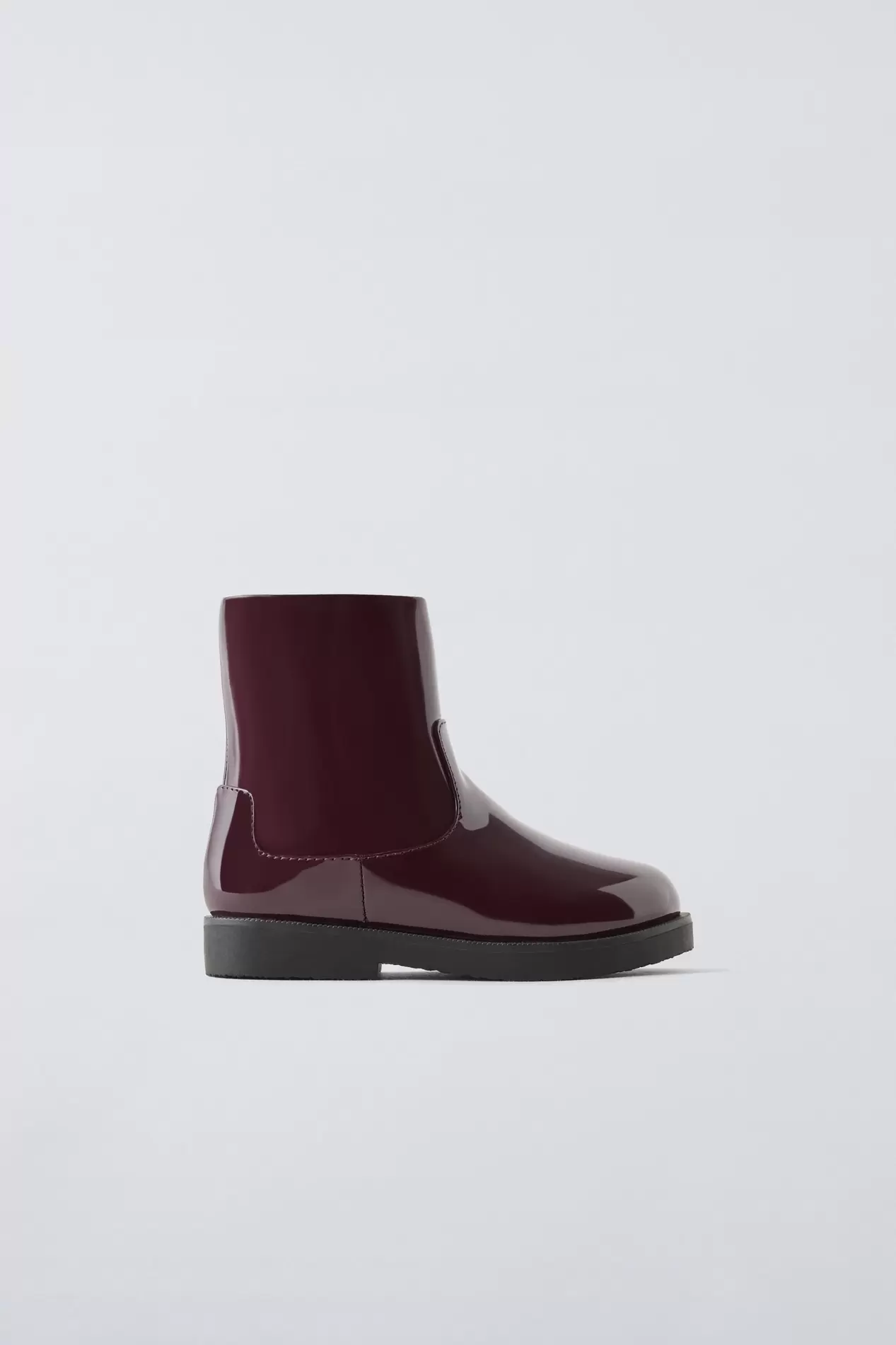 BOTTES EFFET VERNIS offre à 29,95€ sur Zara