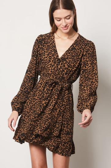 C'est l'imprimé incontournable de la saison ! Ne manquez pas cette robe léopard à la coupe portefeui             ...                             Voir plus offre à 49,99€ sur Etam
