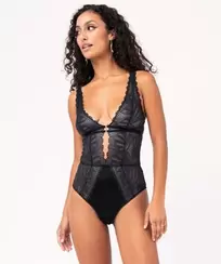 Body en dentelle scintillante avec dos ouvert femme offre à 12,49€ sur Gémo