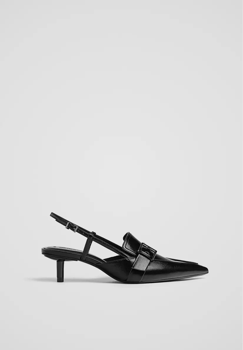 Chaussures à talon type mules offre à 35,99€ sur Stradivarius