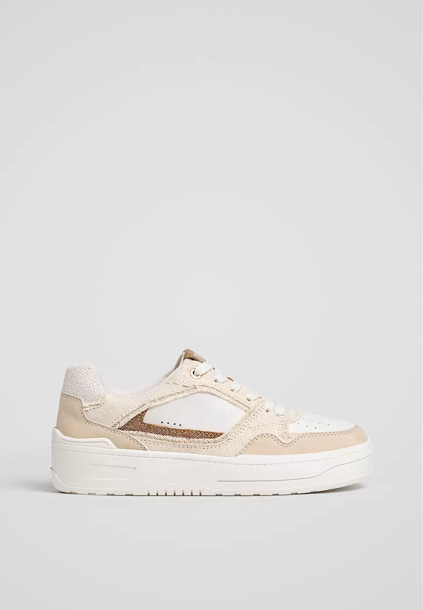 Baskets casual flatform blanches offre à 19,99€ sur Stradivarius