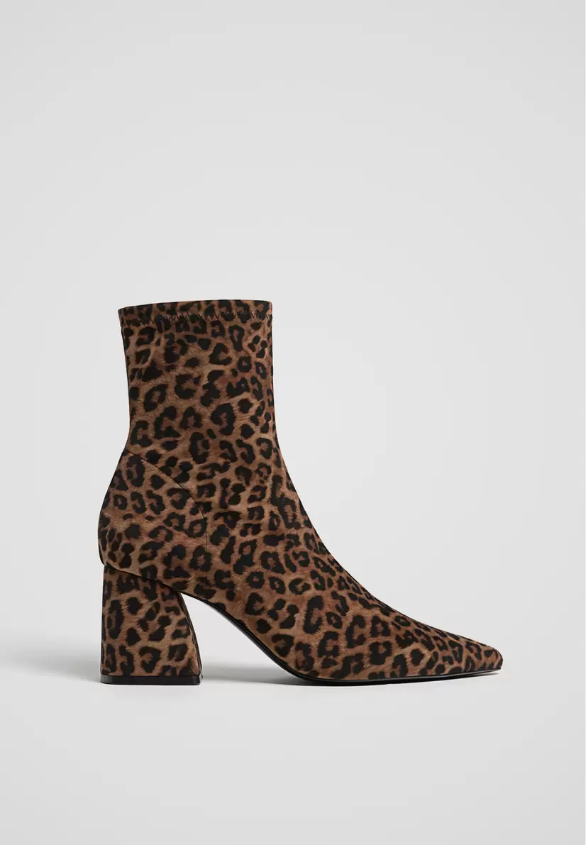 Bottines à imprimé animal offre à 35,99€ sur Stradivarius