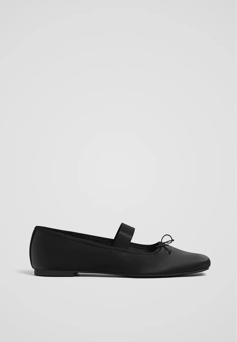 Ballerines en satin offre à 25,99€ sur Stradivarius