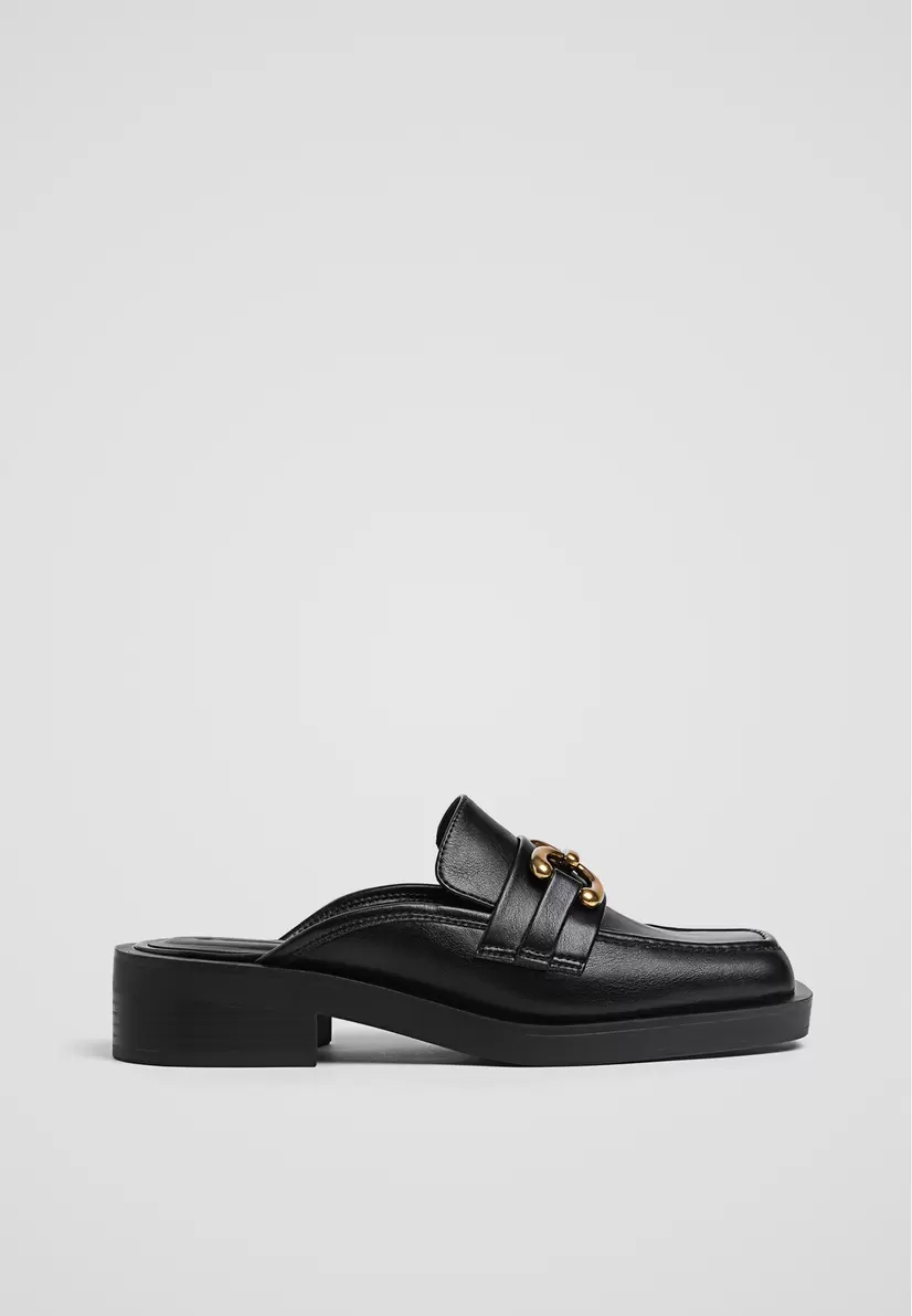 Mocassins plats type mules offre à 29,99€ sur Stradivarius