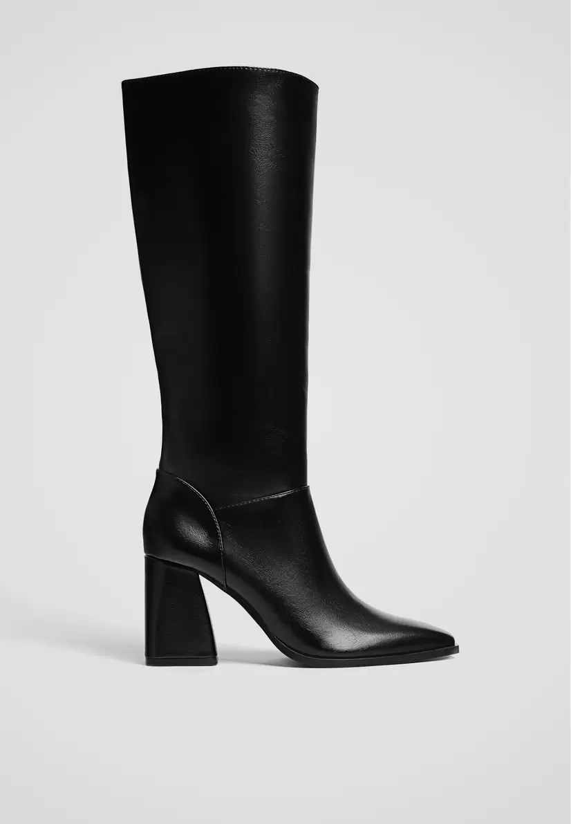 Bottes hautes à talon offre à 59,99€ sur Stradivarius