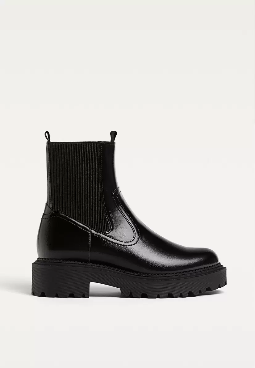 Bottines plates noires offre à 39,99€ sur Stradivarius