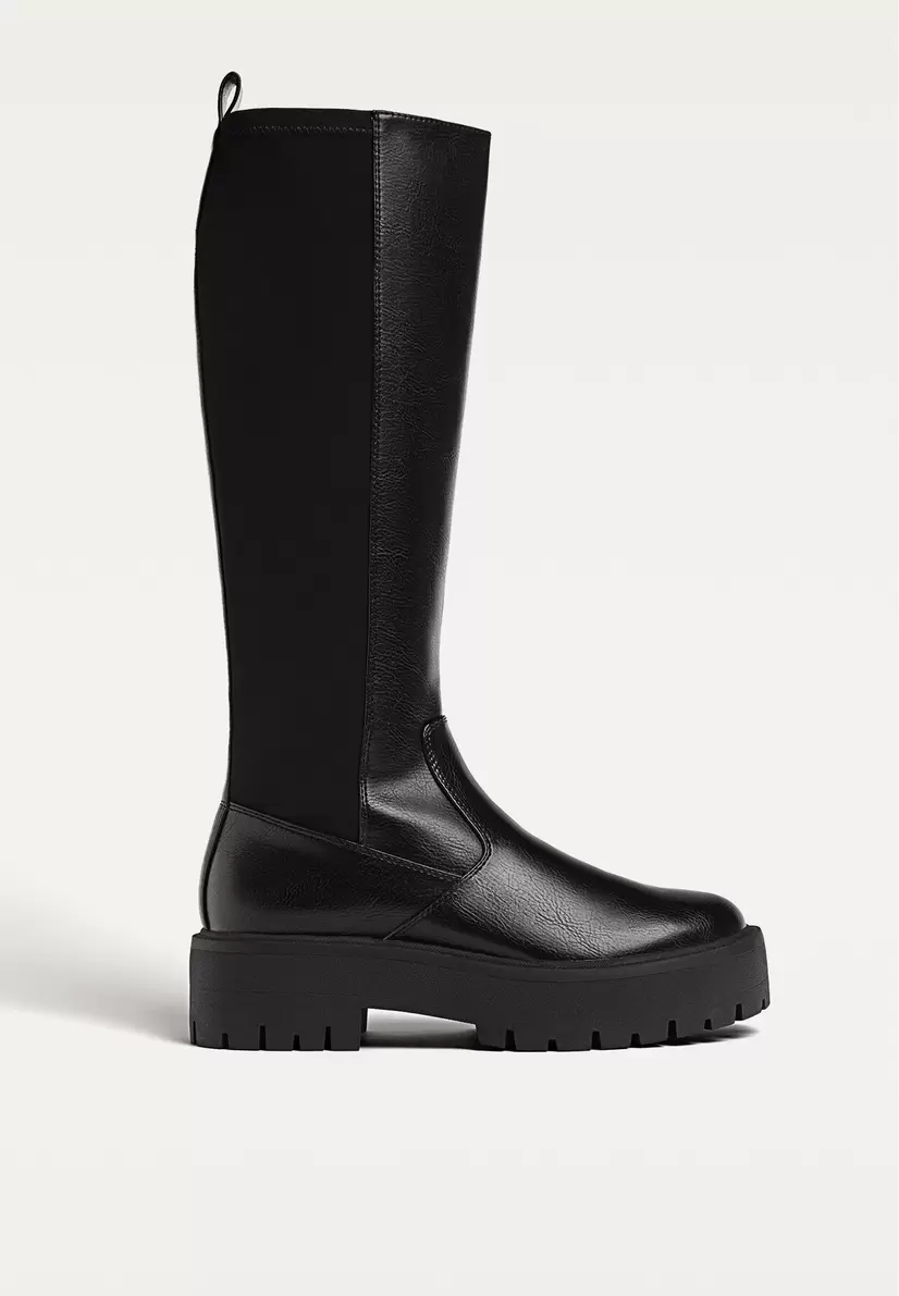 Bottes hautes plates offre à 49,99€ sur Stradivarius