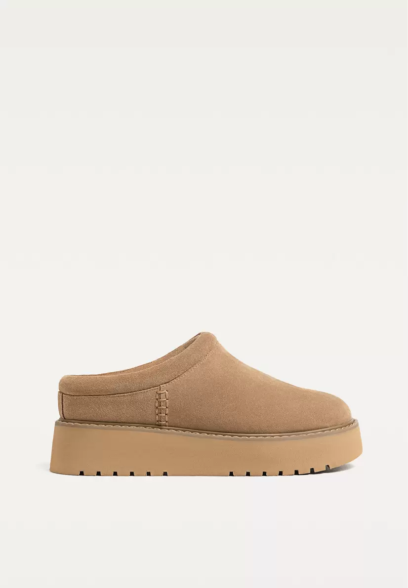 Sabots plats en cuir offre à 39,99€ sur Stradivarius