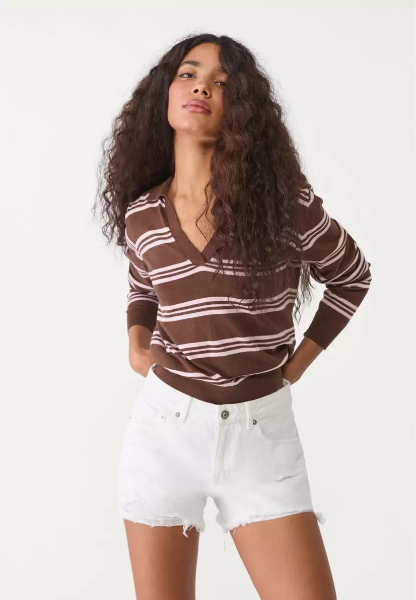 D75 Short en jean déchiré offre à 19,99€ sur Stradivarius