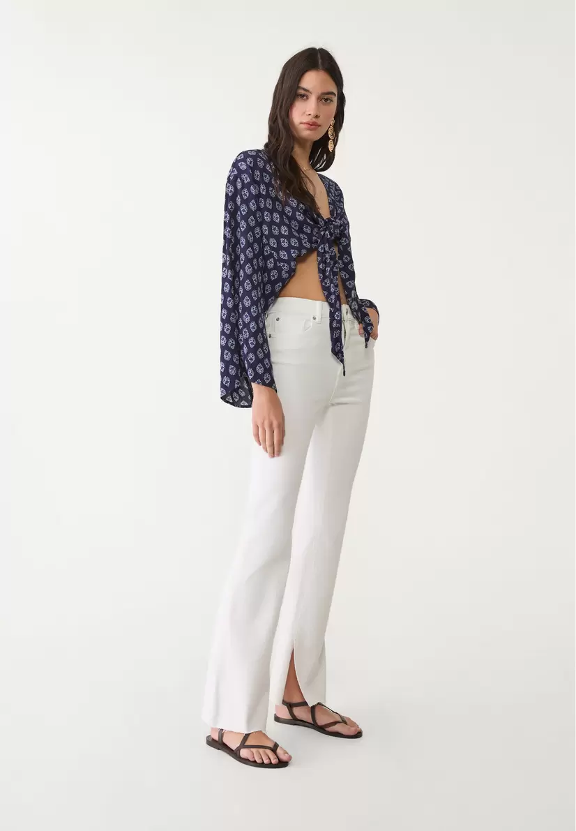 Jean D74 flare fendu offre à 29,99€ sur Stradivarius