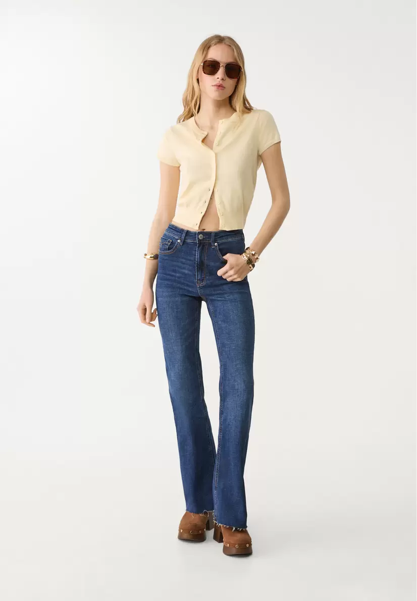 Jean flare slit offre à 29,99€ sur Stradivarius
