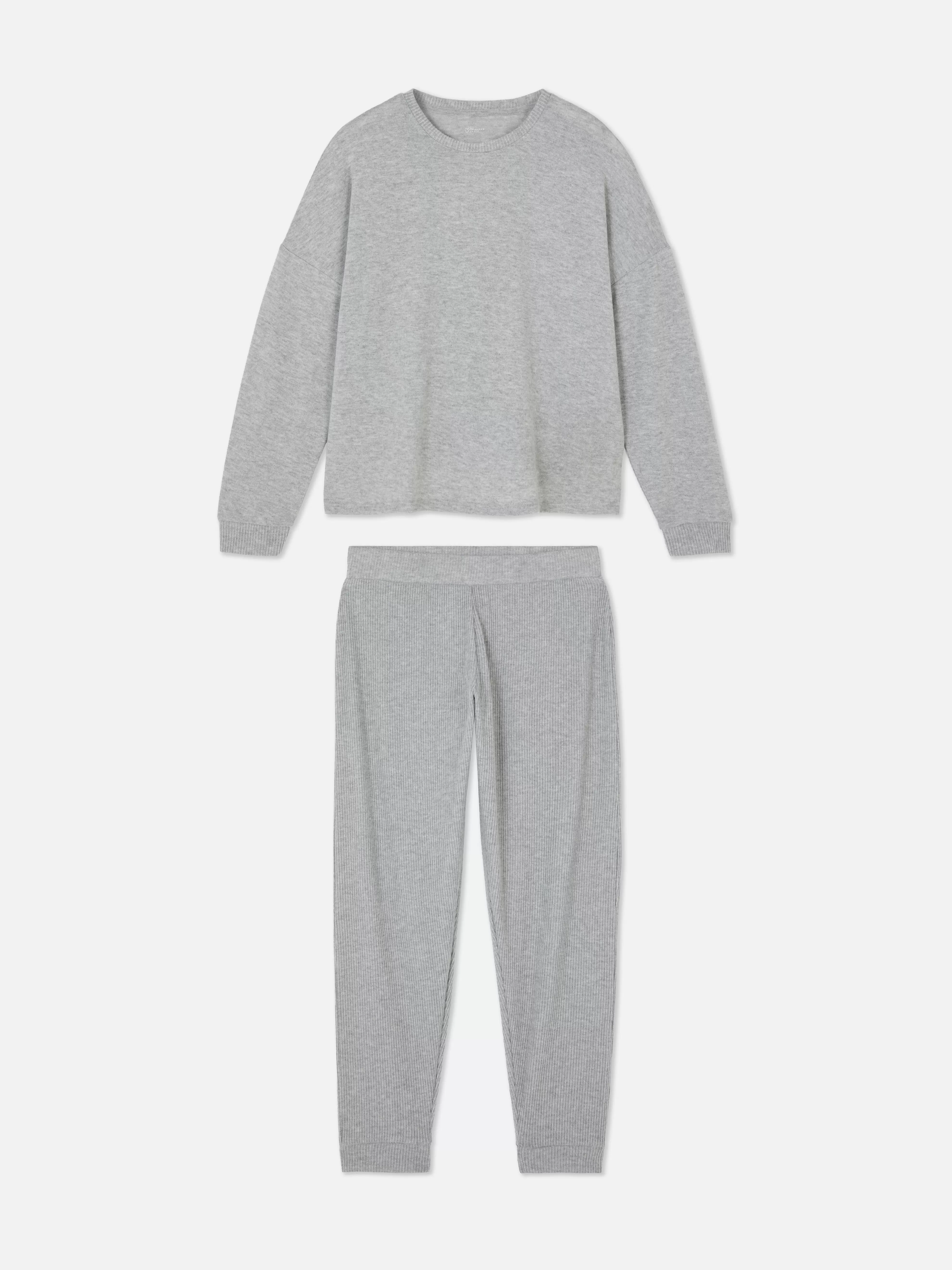 Pyjama long ultra-doux offre à 13€ sur Primark