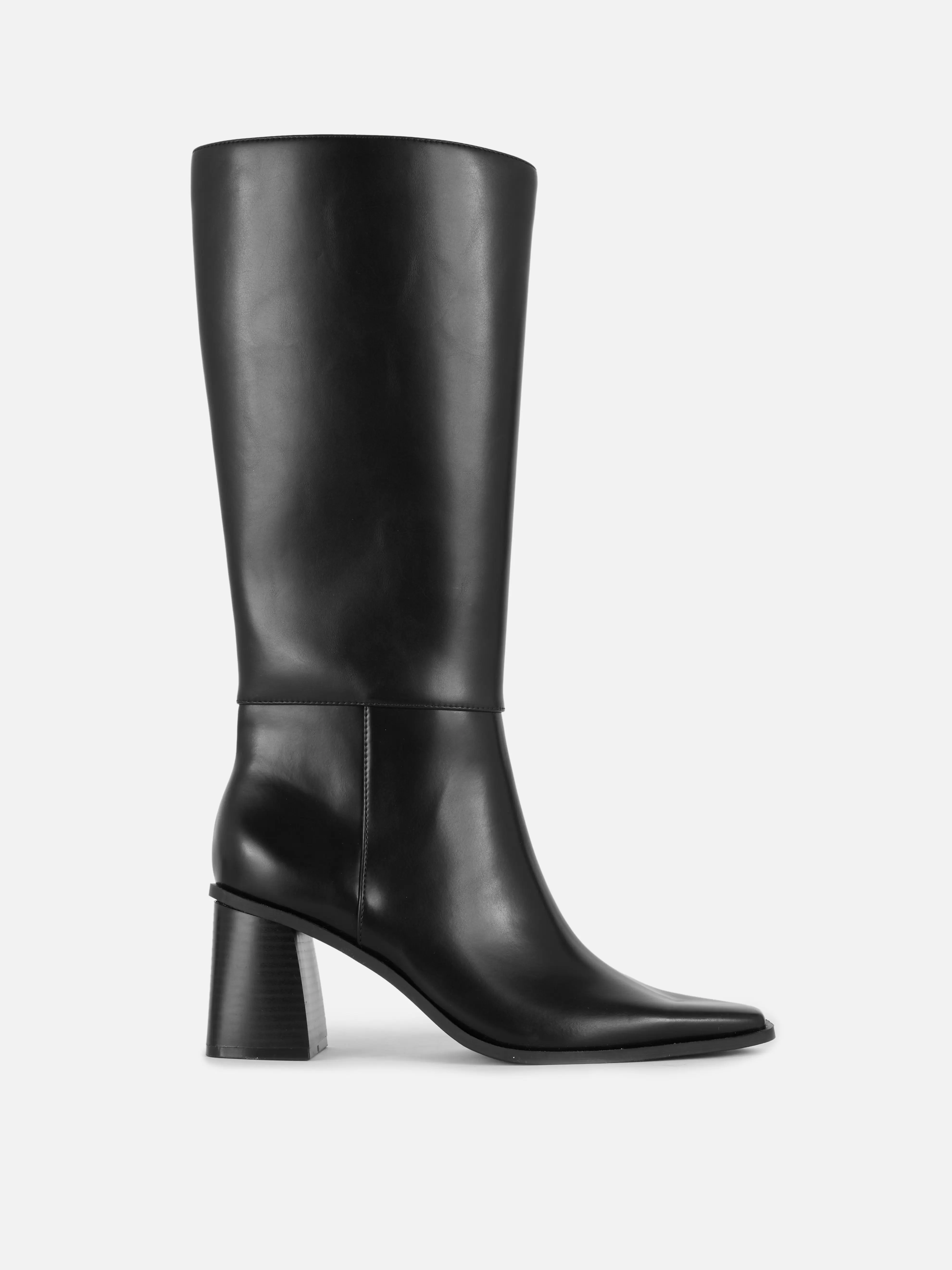 Bottes hauteur genou en simili cuir à talon offre à 28€ sur Primark