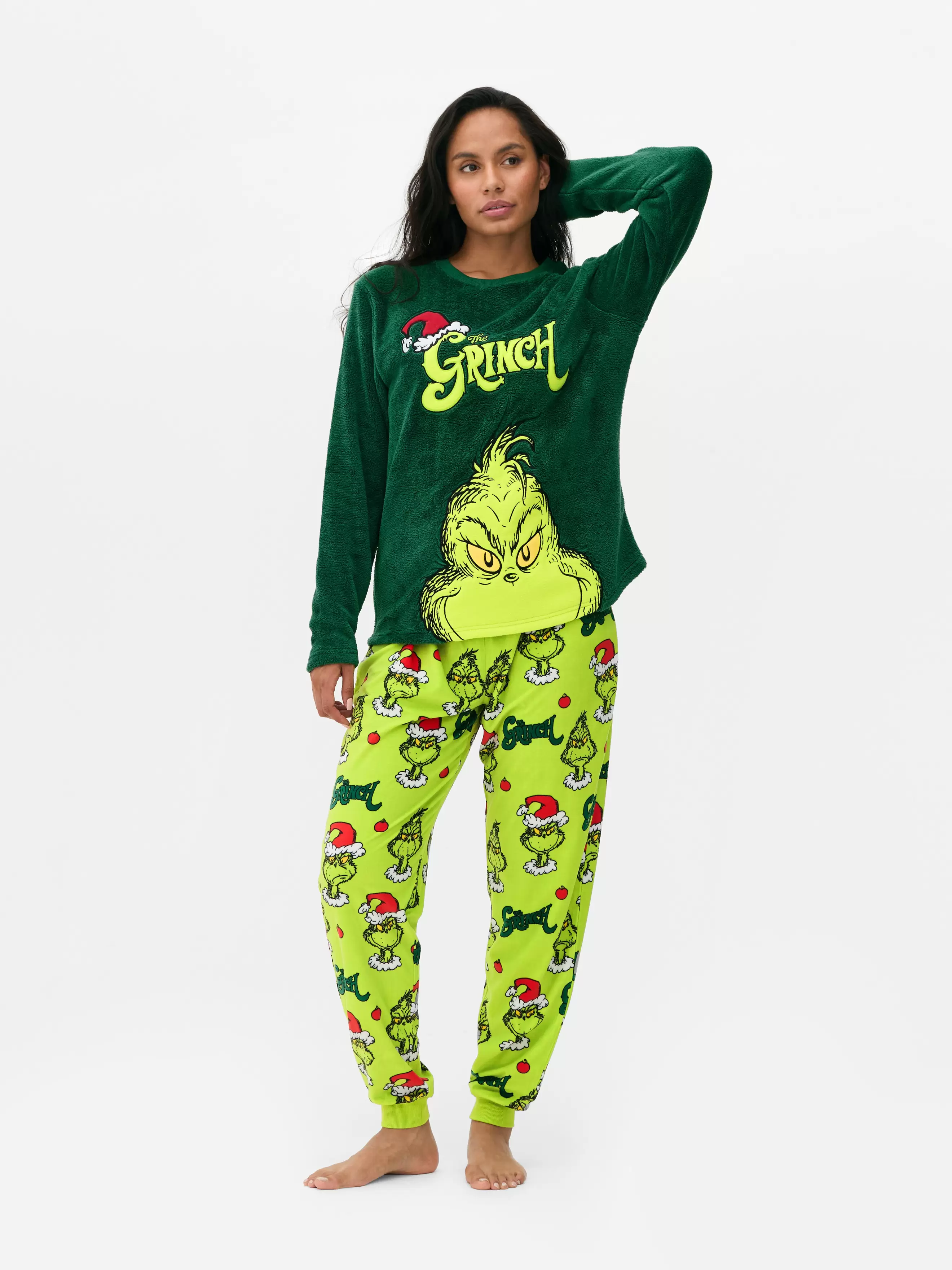 Pyjama en molleton Le Grinch pour femme offre à 17€ sur Primark