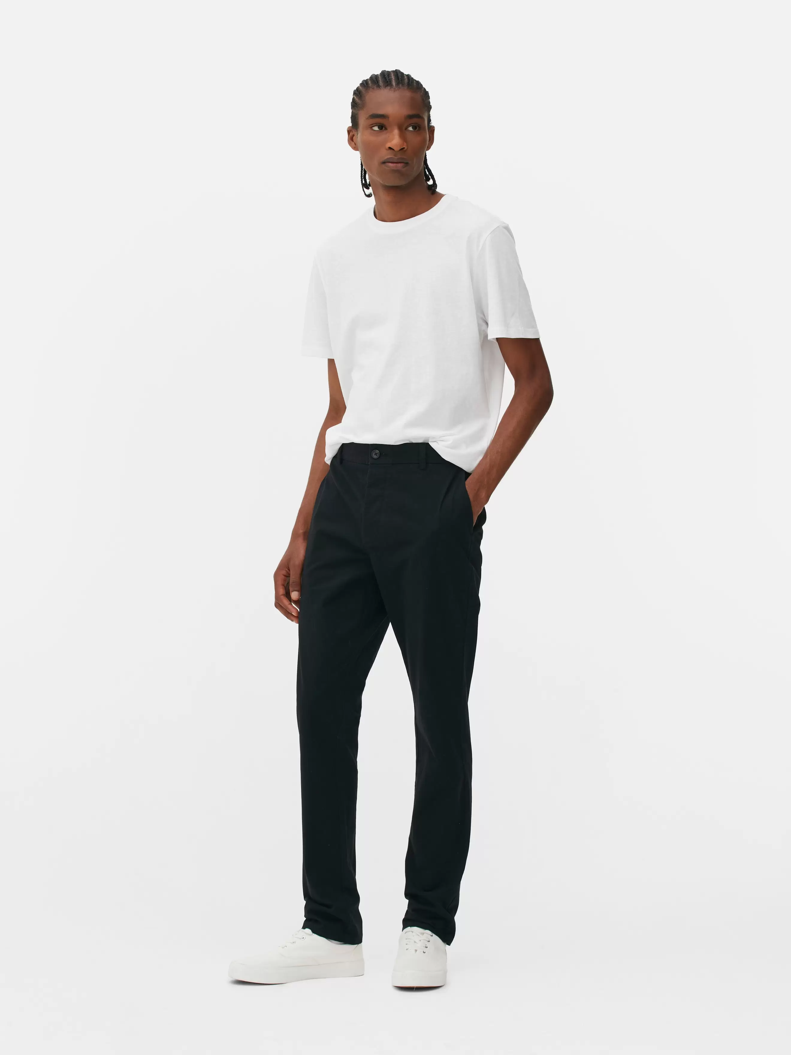 Pantalon chino stretch coupe slim offre à 14€ sur Primark