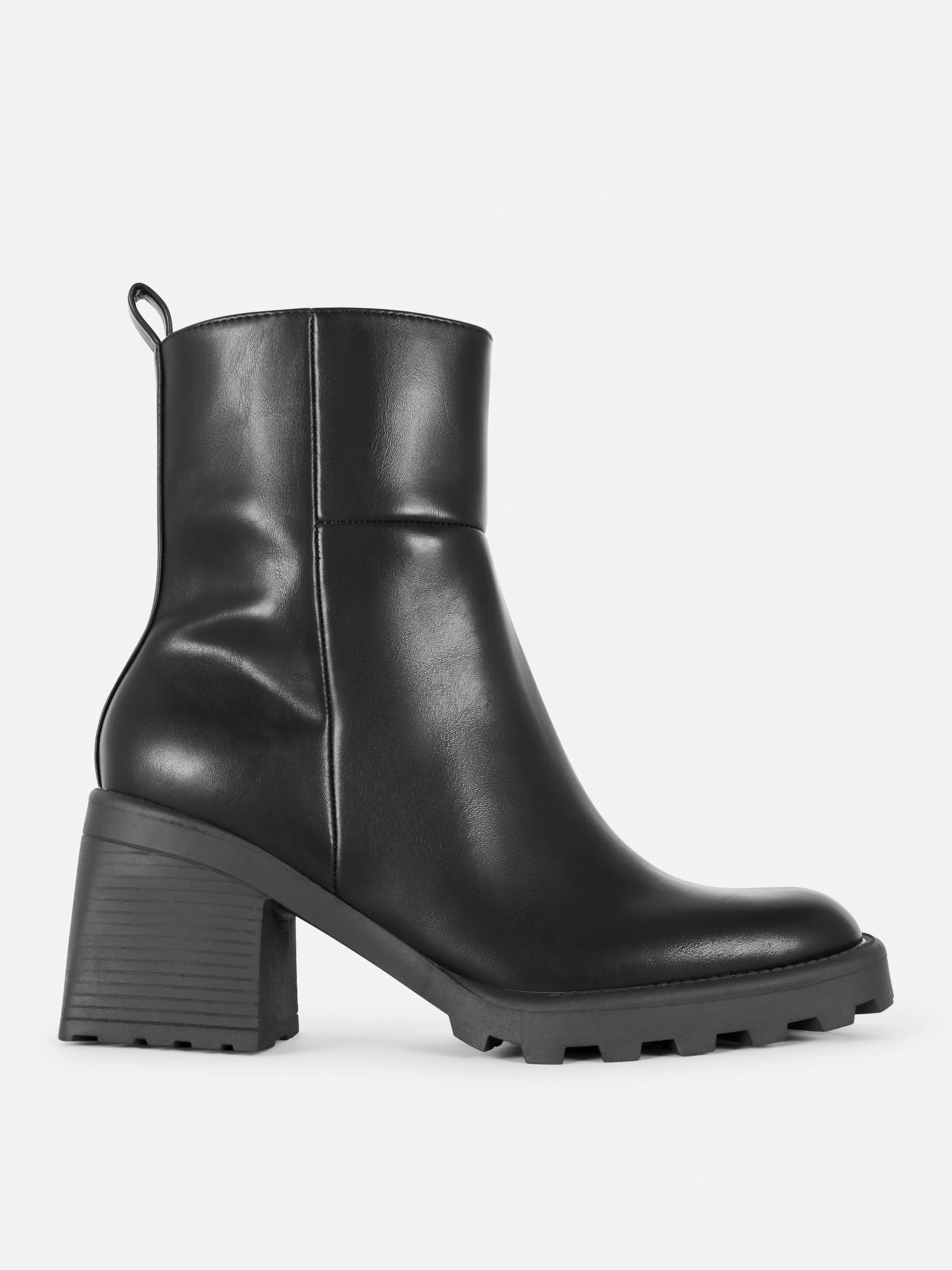 Bottines à talon bloc offre à 24€ sur Primark