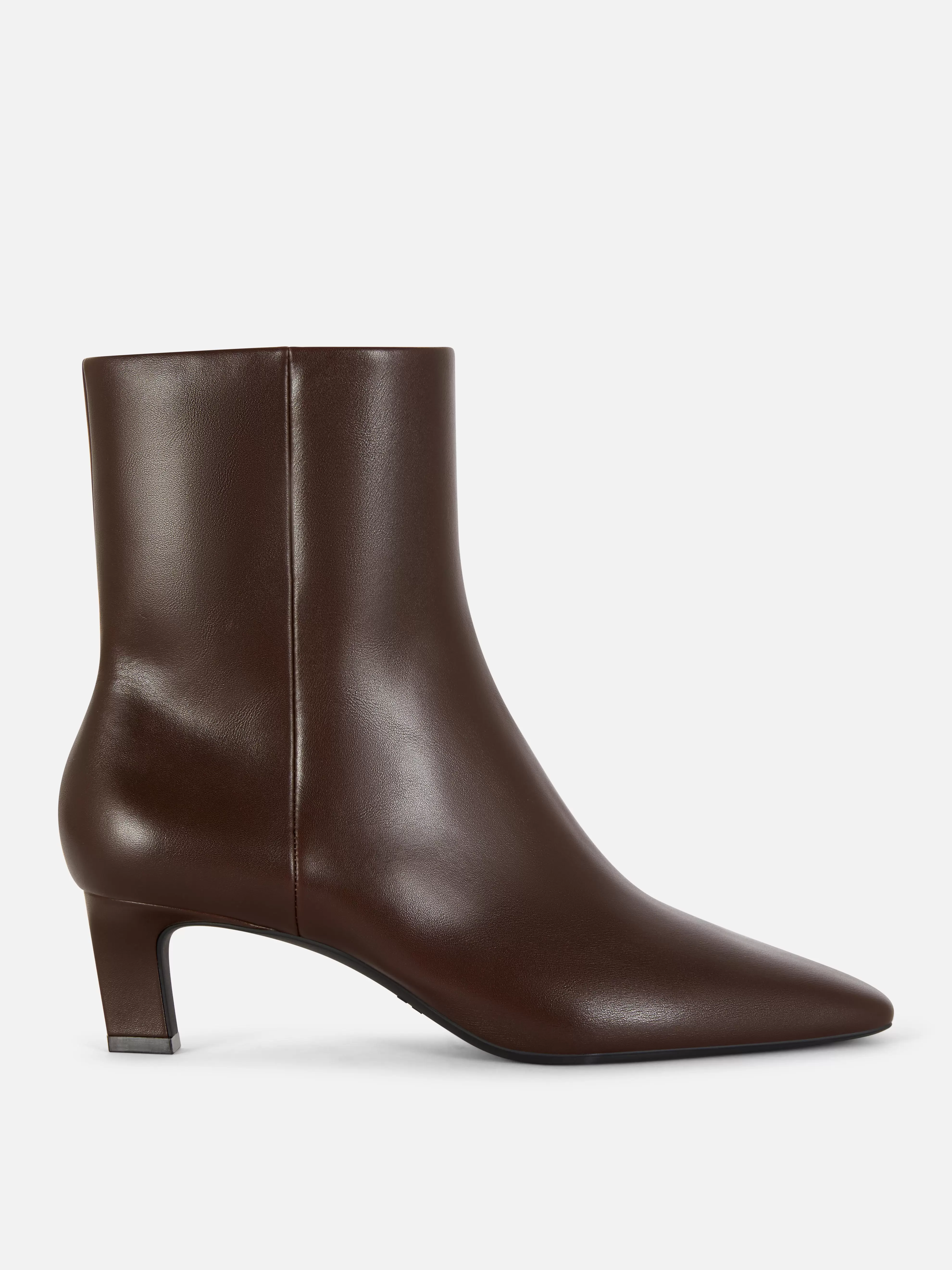 Bottines à talons et à bouts carrés offre à 22€ sur Primark