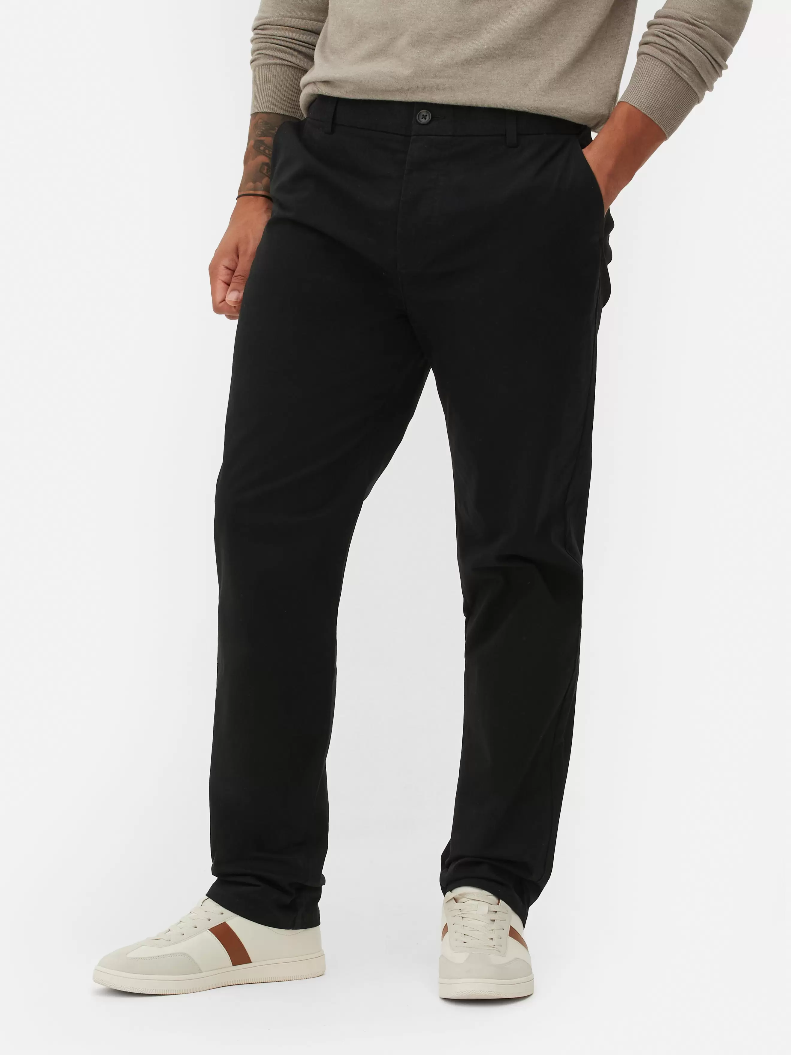 Pantalon chino stretch coupe droite offre à 14€ sur Primark