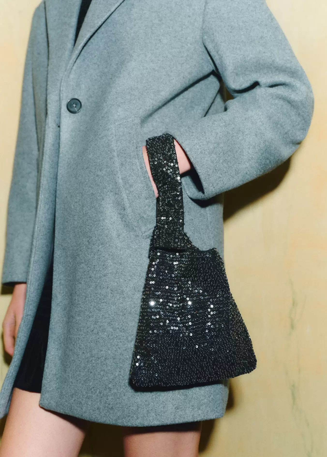 Sac porté main paillettes offre à 29,99€ sur Mango