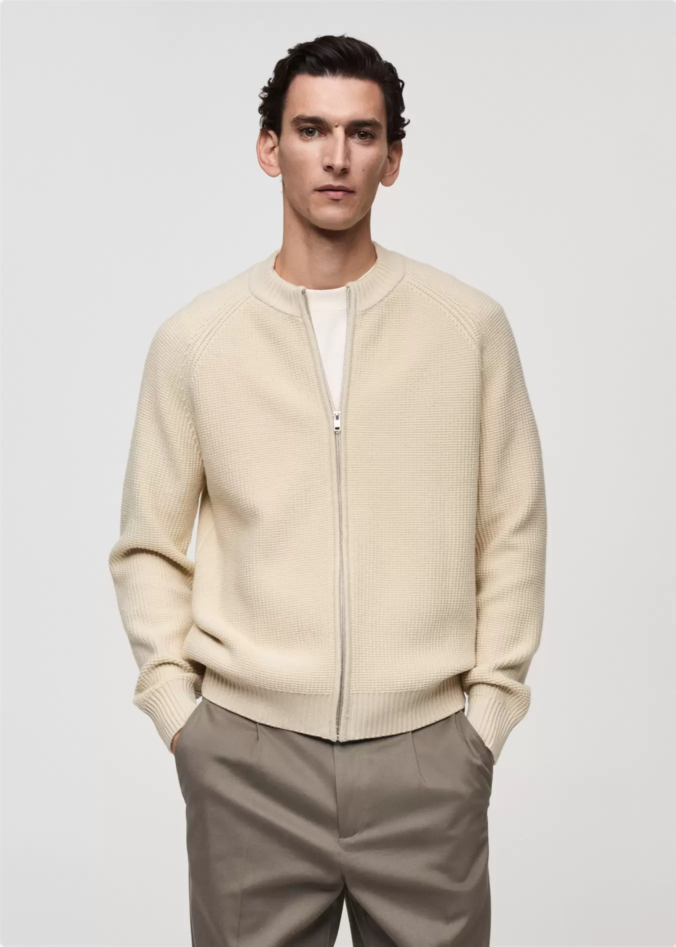 Cardigan maille structurée fermeture Éclair offre à 59,99€ sur Mango