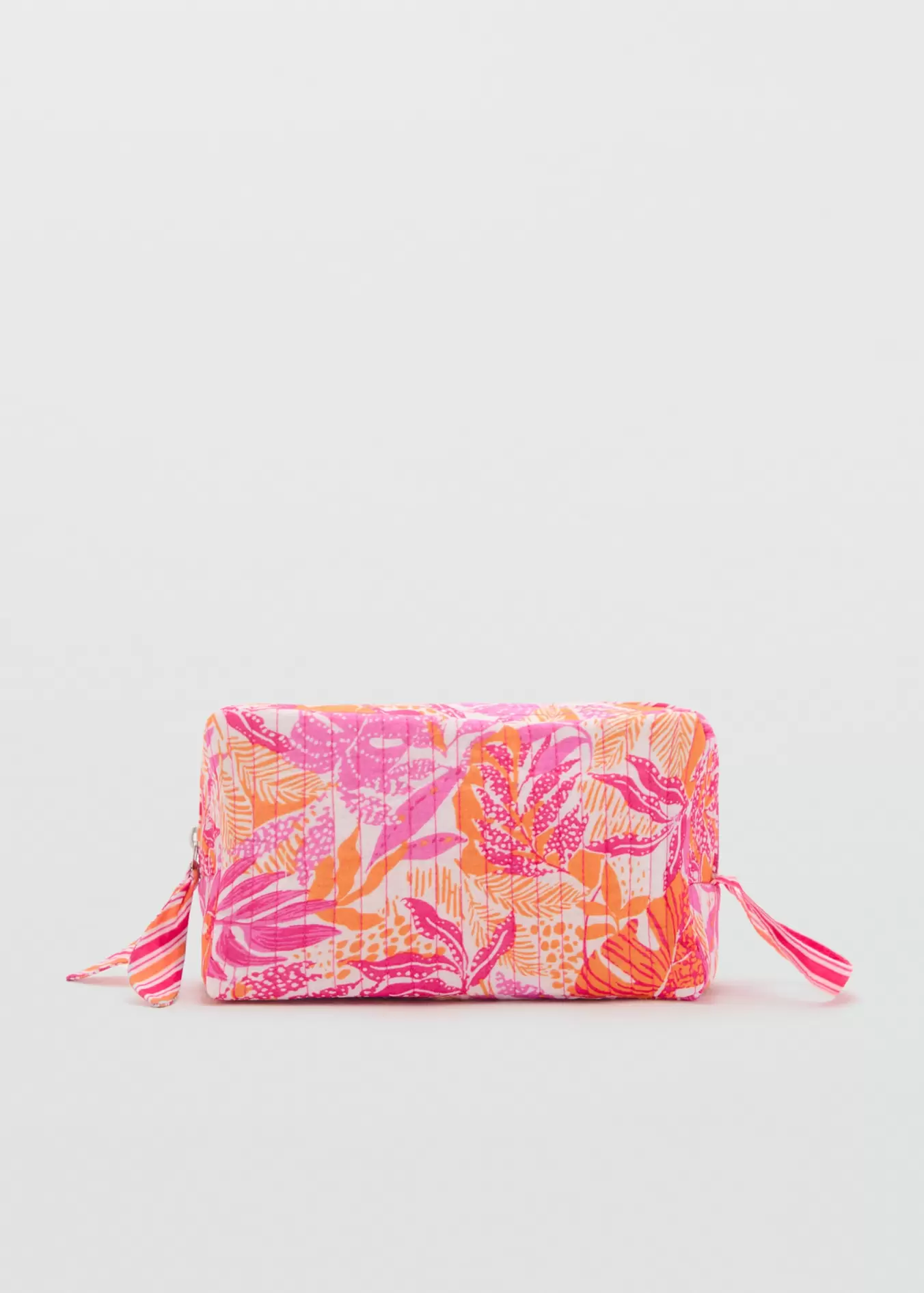 Trousse de toilette matelassée imprimée offre à 19,99€ sur Mango