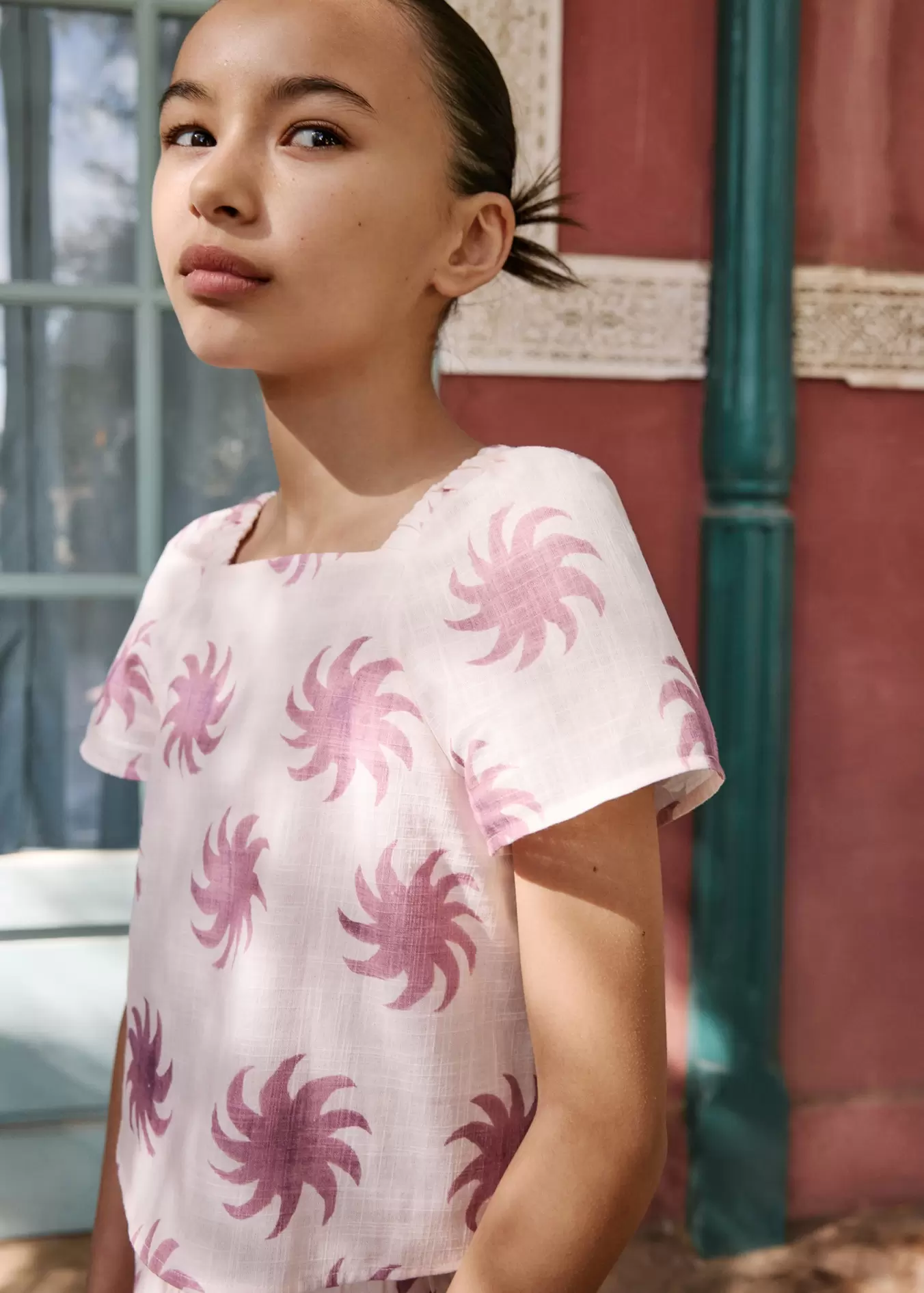 Blouse crop imprimée offre à 19,99€ sur Mango