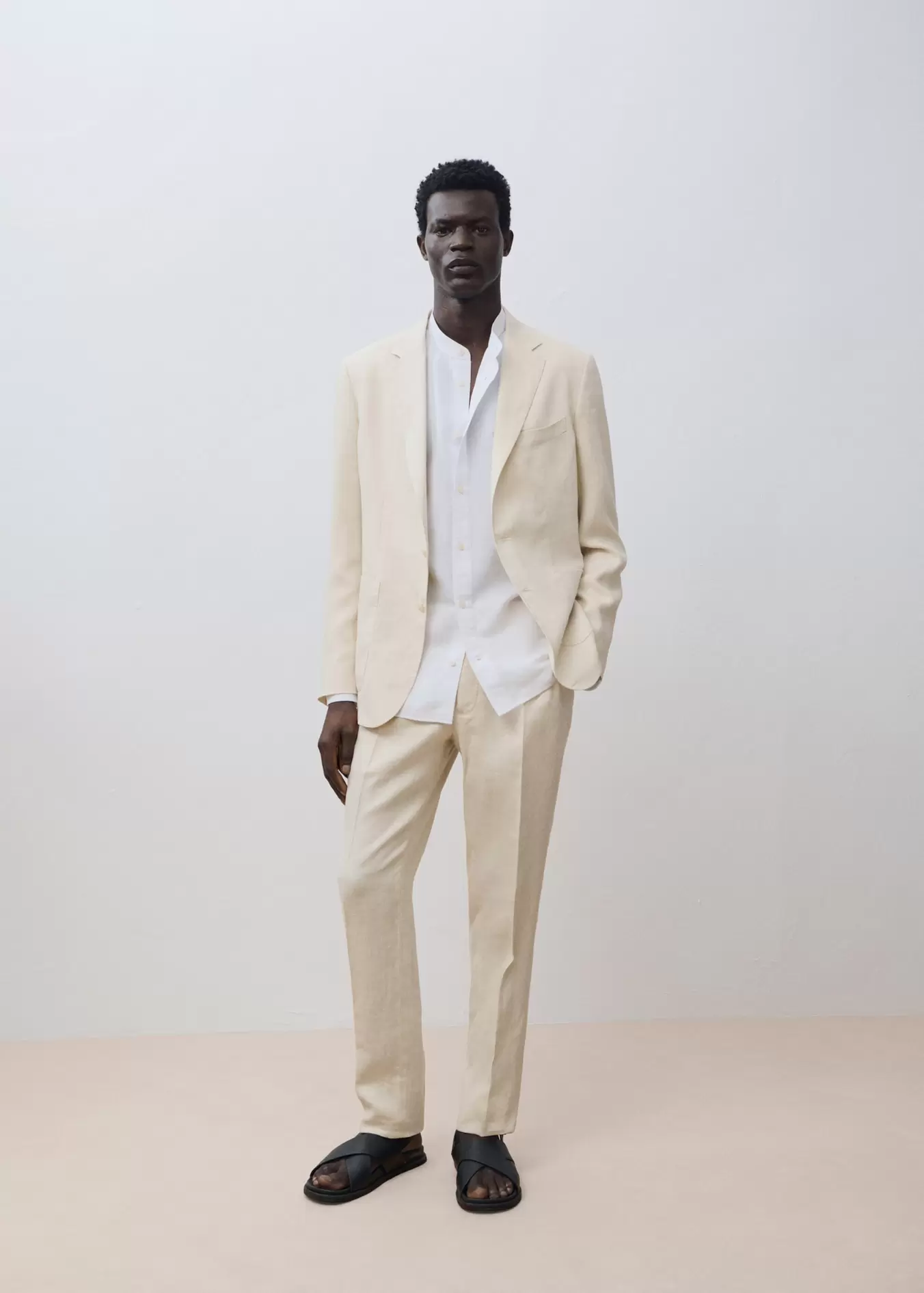 Pantalon costume Salerno 100 % lin slim fit offre à 69,99€ sur Mango