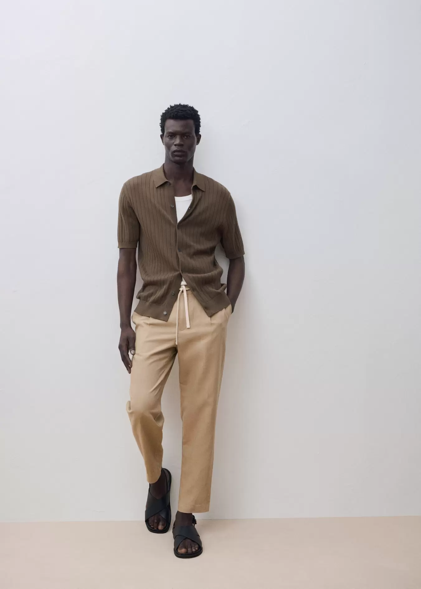 Pantalon slim fit lin cordon offre à 49,99€ sur Mango