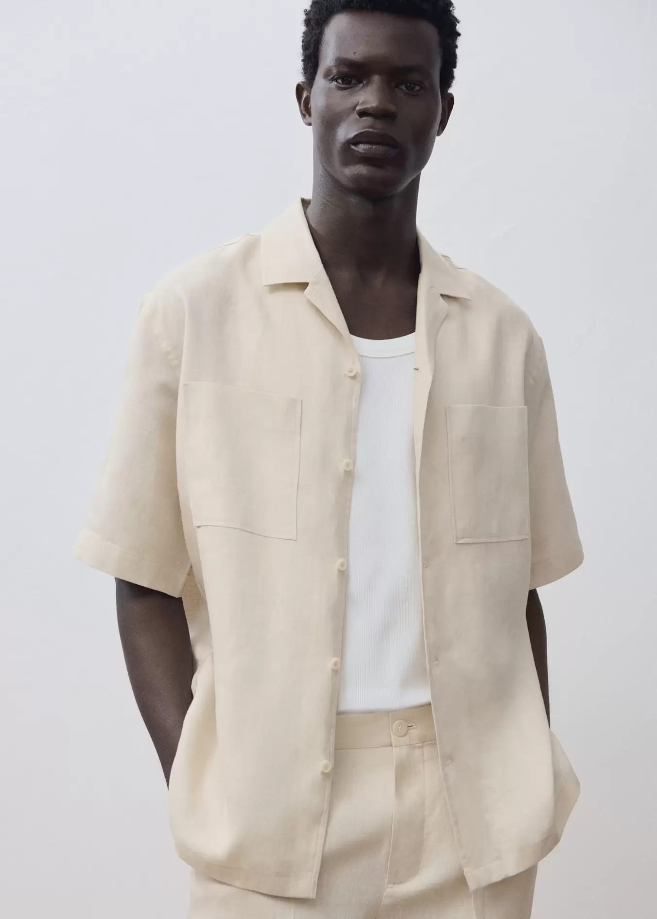 Chemise 100 % lin col bowling offre à 49,99€ sur Mango
