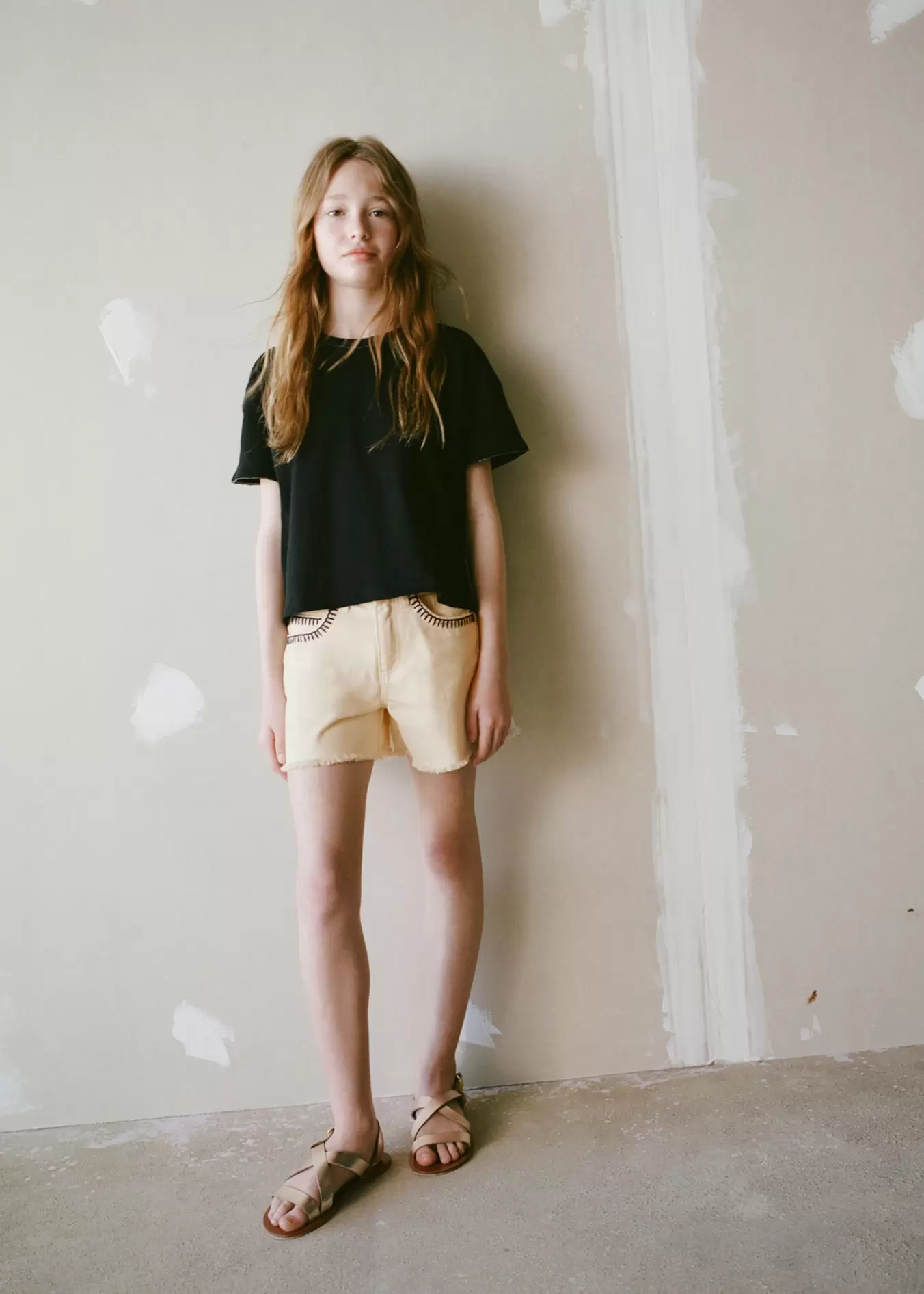 T-shirt détail perles offre à 12,99€ sur Mango