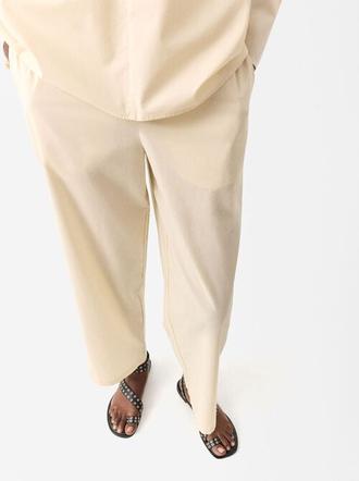 Loose-Fitting Trousers With Elastic Waistband offre à 45,99€ sur Parfois