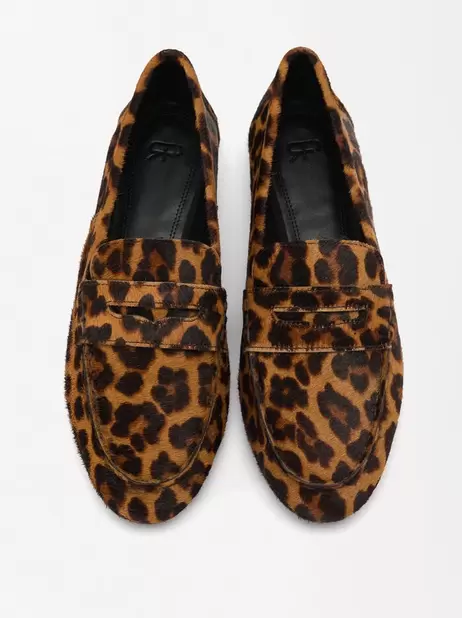 Online Exclusive - Animal Print Leather Loafers offre à 55,99€ sur Parfois