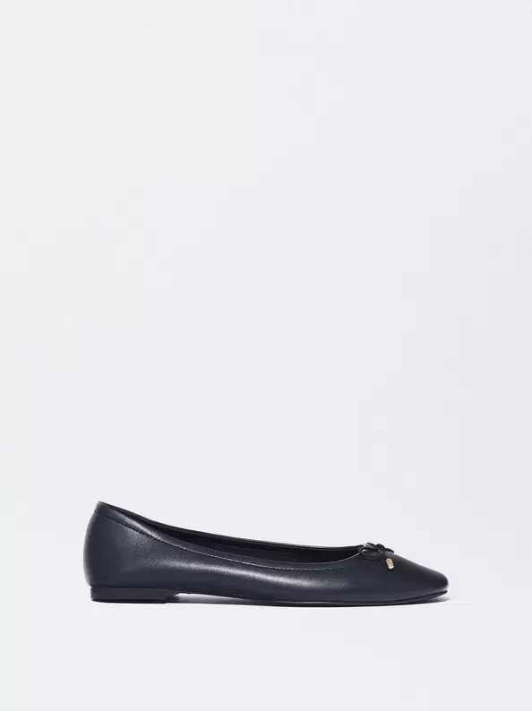 Ballet Flats With Bow offre à 9,99€ sur Parfois