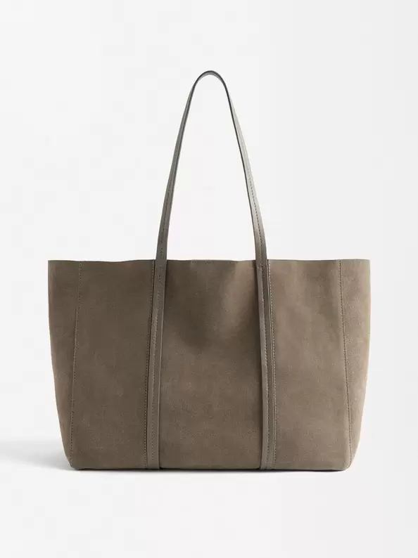 Leather shopper bag with removable pouch offre à 89,99€ sur Parfois