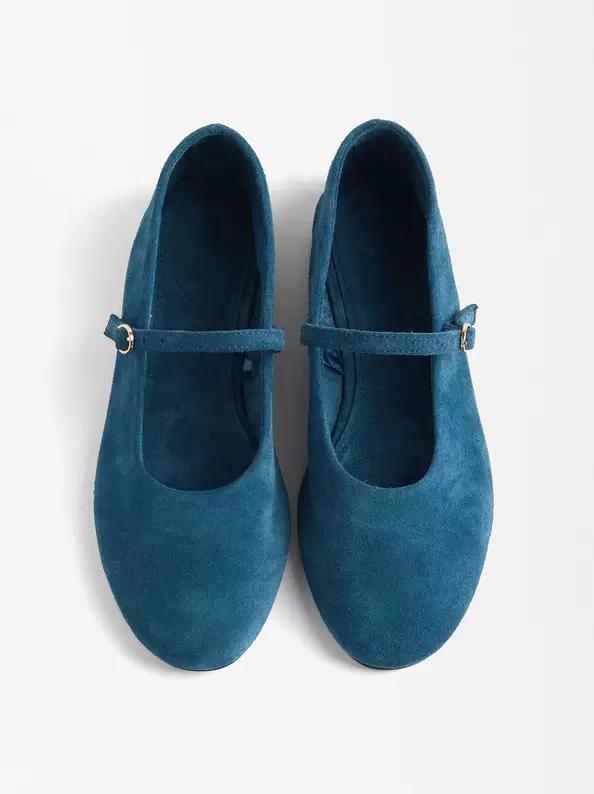Leather ballet flats with strap and buckle offre à 49,99€ sur Parfois