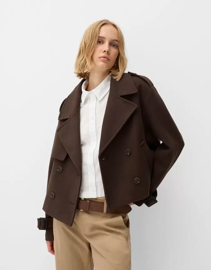 Blouson trench court soft offre à 45,99€ sur Bershka